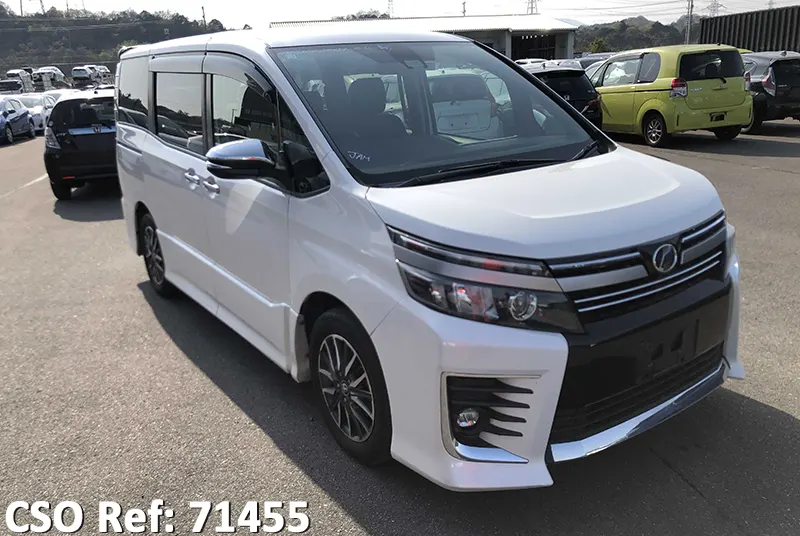Toyota / Voxy 2016